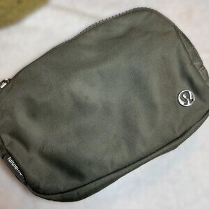 Lululemon Crossbody Belt Bag – Gray – Adjustable Strap